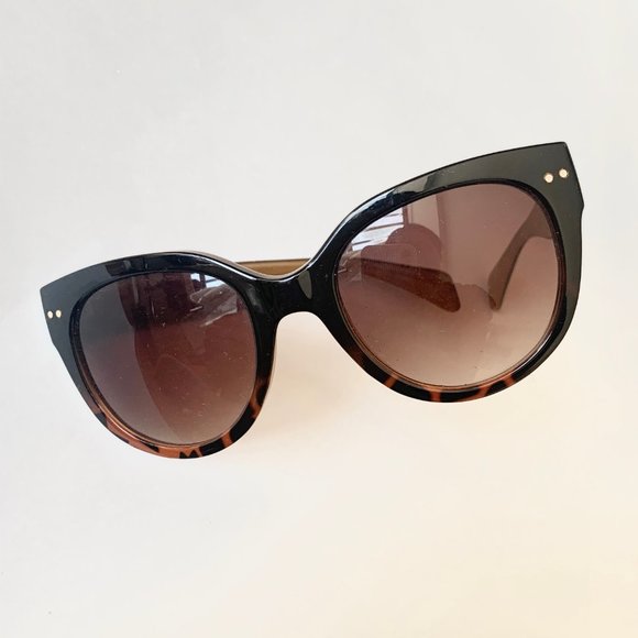 2/$30 Brown Tortoise Round Sunnies Sunglasses - Picture 2 of 4